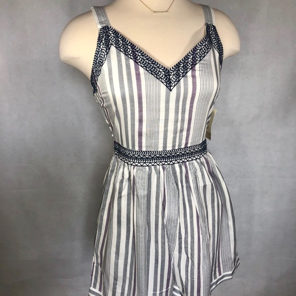 🎁🎄🆕SALE🎉Striped Romper w/pockets - Picture 2 of 8